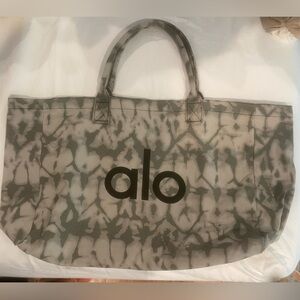 NWOT Alo Yoga Tote bag